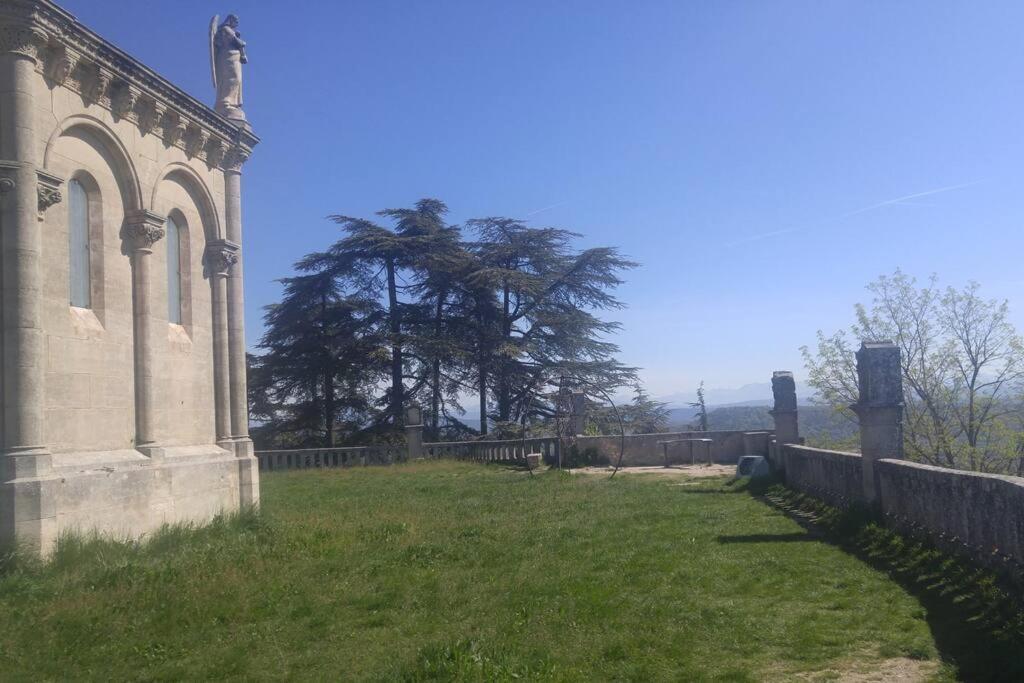 Mas Provencal Avec Piscine Et Tennis * Ongles